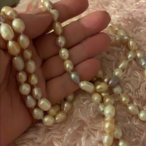 Endless pearl necklace